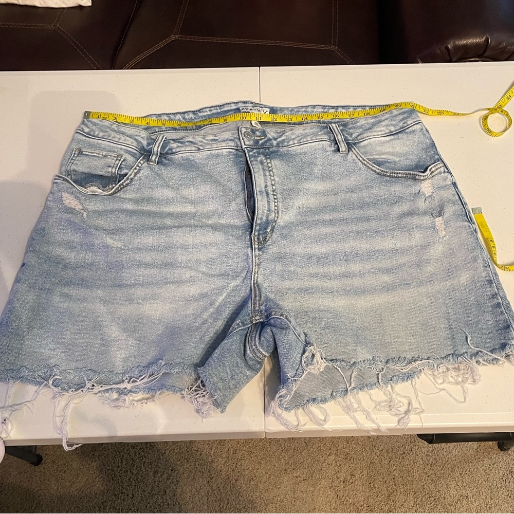 Ava & Viv High Rise Shorts, 22W